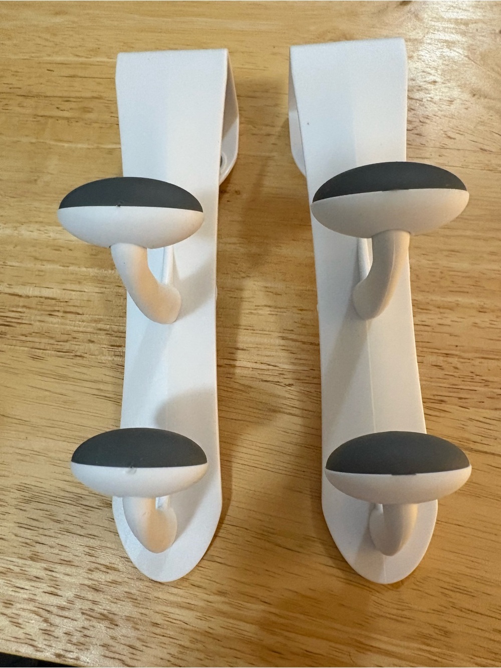 Lot of 2 white plastic over the door hooks each 2 hooks